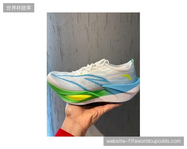 安踏氮科技发泡材料接管极限马拉松竞速鞋底